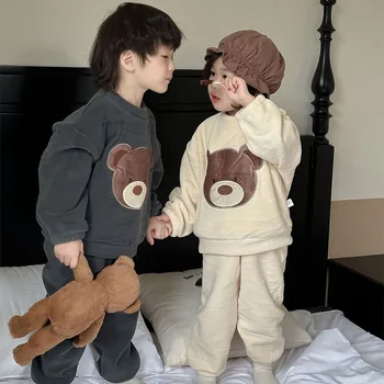 Новая корейская детская зимняя одежда Новая детская пижама Фланелевый медведь Мягкая теплая пижама Сладкий набор из двух частей Домашняя одежда для мальчиков и девочек