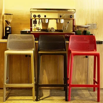 Nordic Пластиковые барные стулья Штабелируемые обеденные стулья со спинкой Легкие роскошные барные стойки Высокие стулья для кормления Домашняя кухня Высокие барные стулья